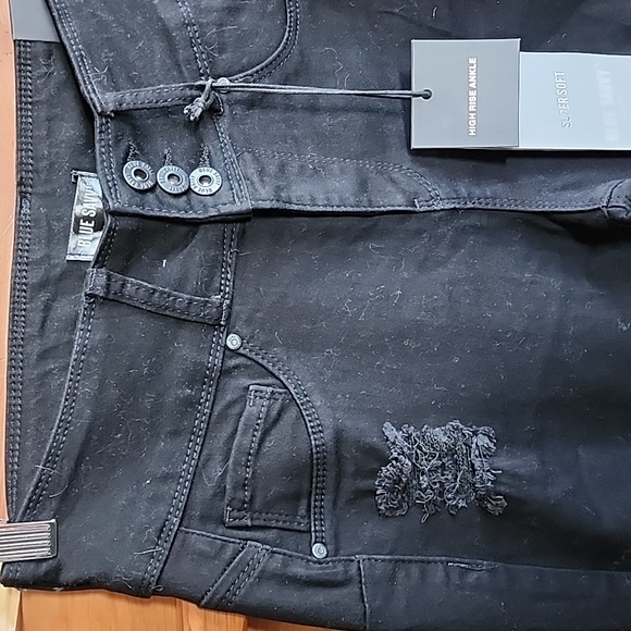 NWT Blue Savvy: Distressed Push-up Jeans (high-rise ankle), Black, 9/29 - Picture 3 of 7